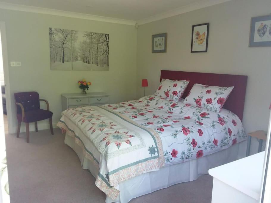 A Peaceful Annex Close To Historic East Grinstead Exterior foto