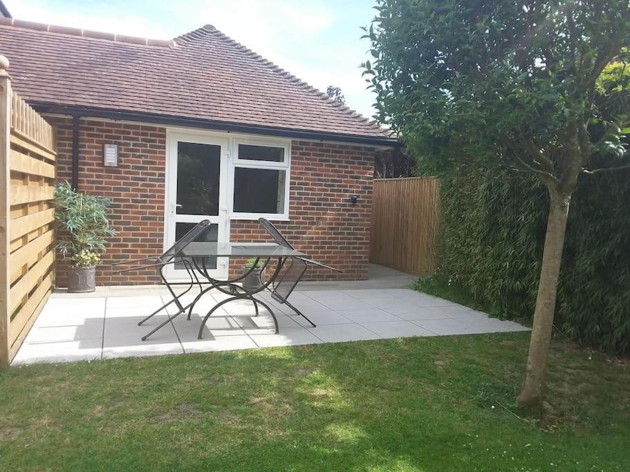 A Peaceful Annex Close To Historic East Grinstead Exterior foto